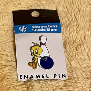 Warner Bros. Studio Pin featuring Tweety Bird